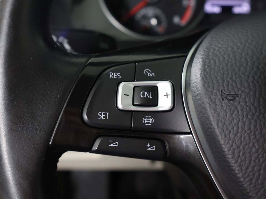 Used 2019 Volkswagen Golf S image 39