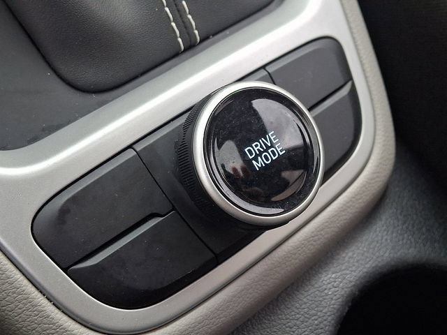 Used 2023 Hyundai Venue SEL FWD image 24