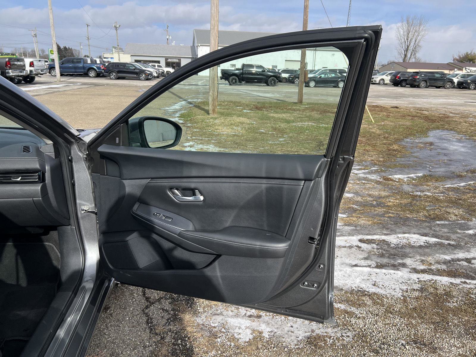 Used 2024 Nissan Sentra SV image 31