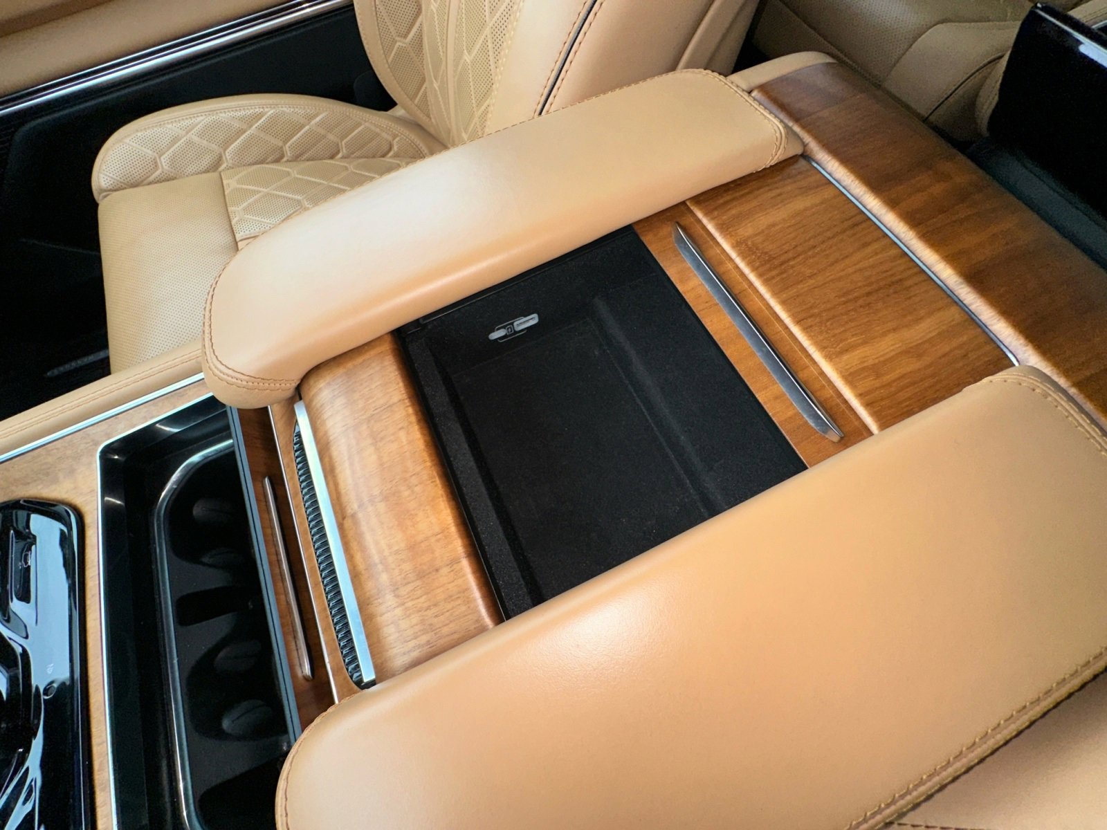 Used 2024 Jeep Grand Wagoneer L Series III w/ Rear Seat Video Group 1 image 42