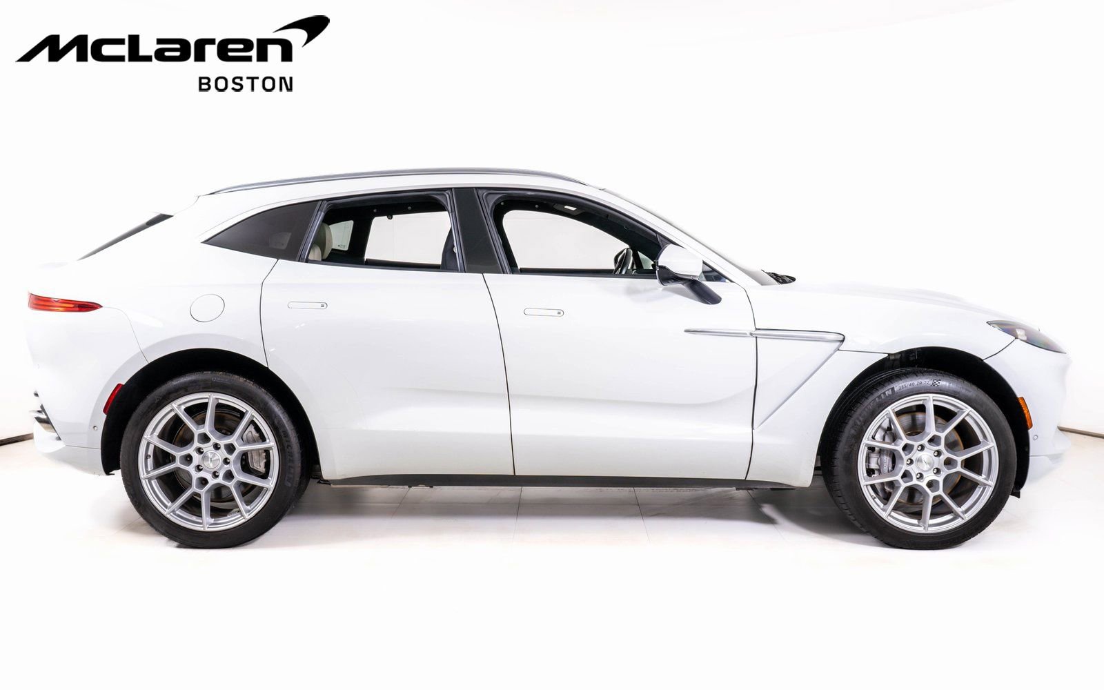 Used 2022 Aston Martin DBX image 6