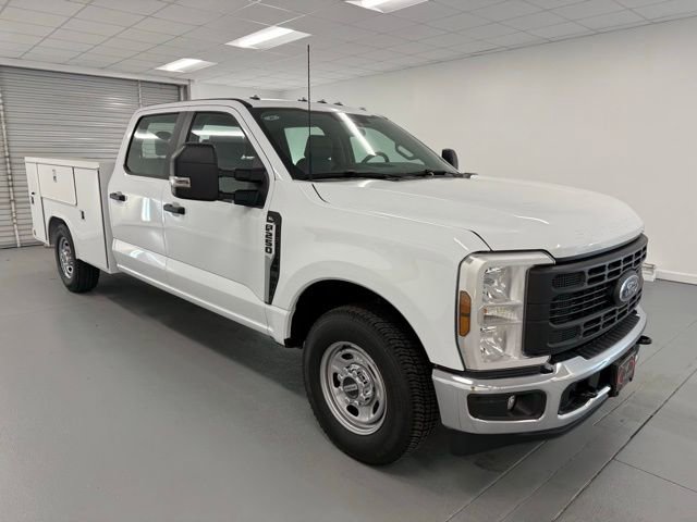 New 2026 Ford F250 XL w/ XL Chrome Package image 3