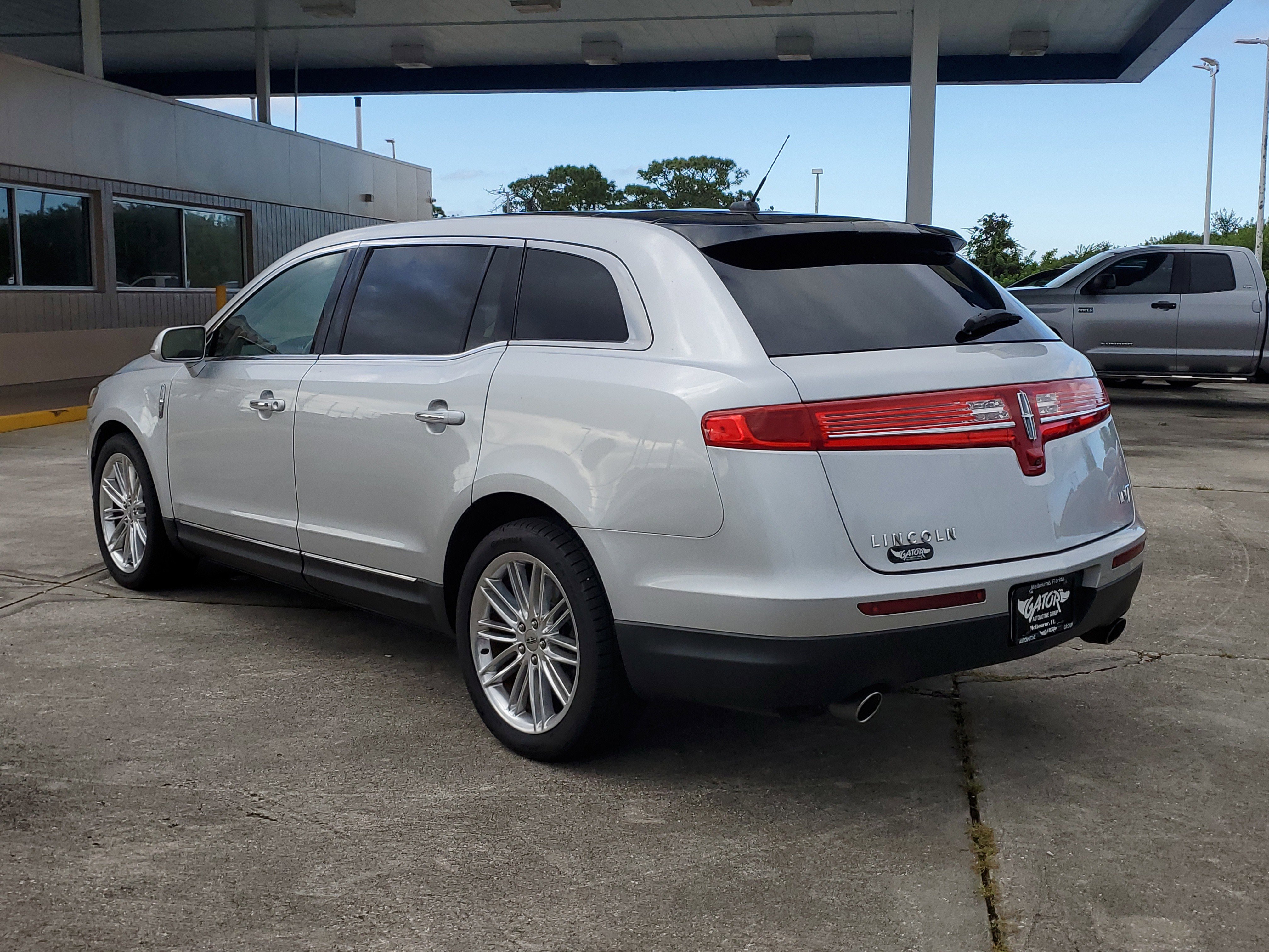 Used 2018 Lincoln MKT AWD w/ Technology Package image 3