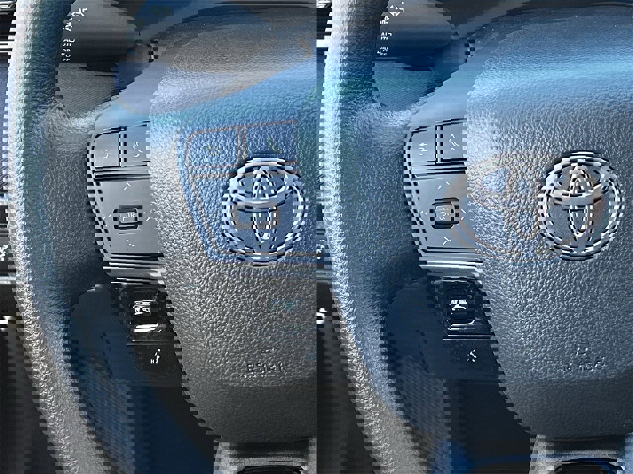 Used 2025 Toyota Camry LE image 12