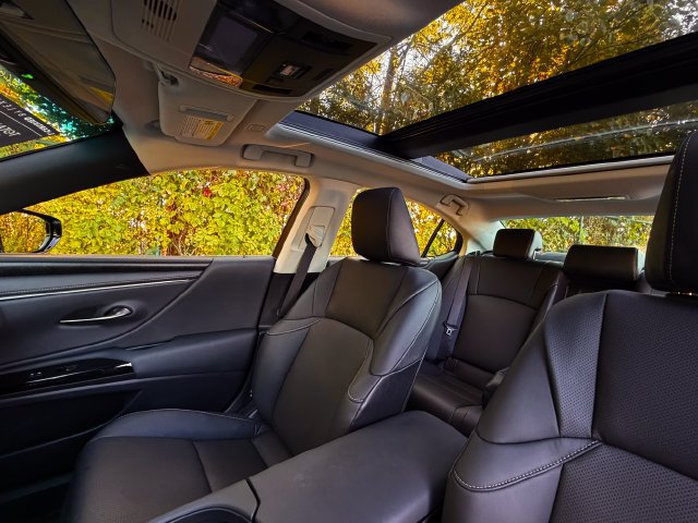 Certified 2024 Lexus ES 350 w/ Premium Package FWD image 35