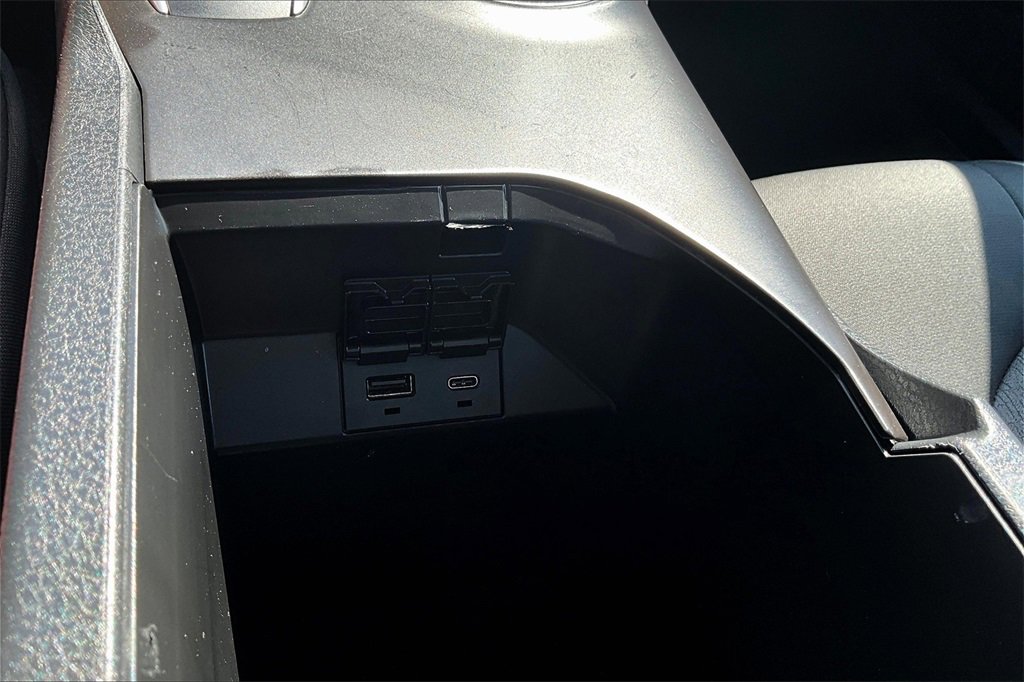 Used 2024 Toyota Camry LE image 31