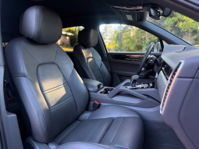 Used 2022 Porsche Cayenne AWD/4WD image 15