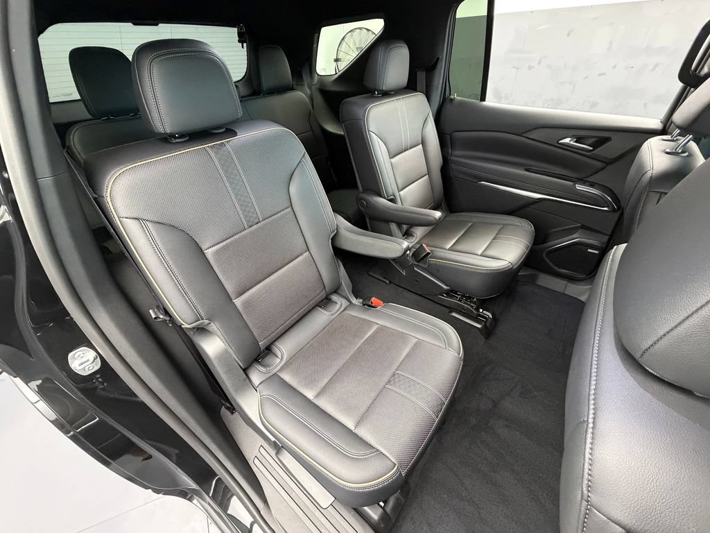 Used 2025 Chevrolet Traverse High Country FWD image 17