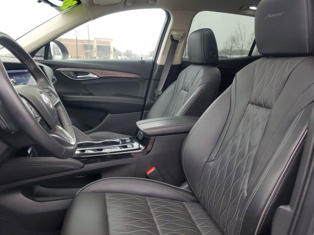 Used 2021 Buick Envision Avenir w/ Technology Package II image 17