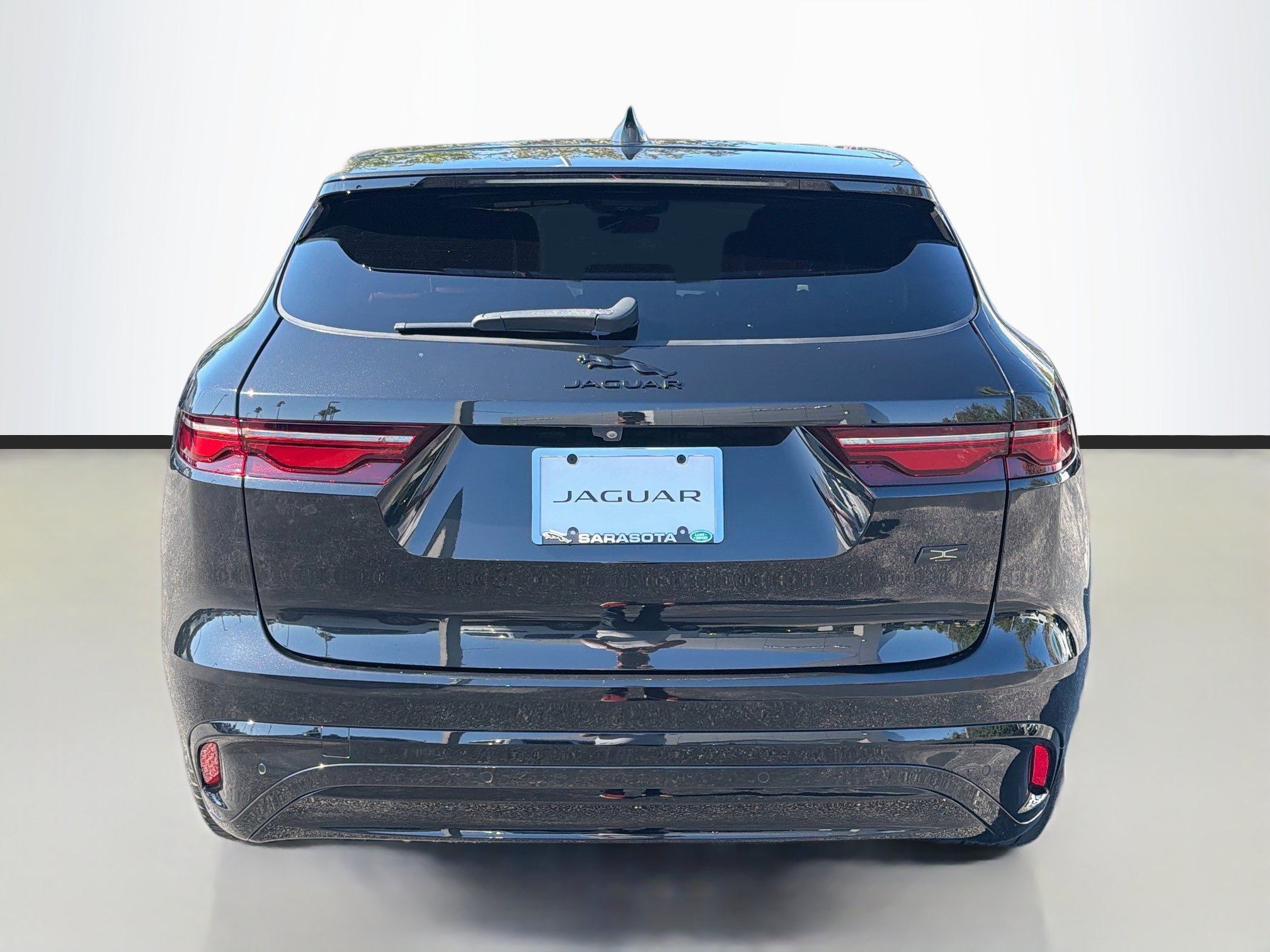 Used 2026 Jaguar F-PACE R-Dynamic S AWD/4WD image 4