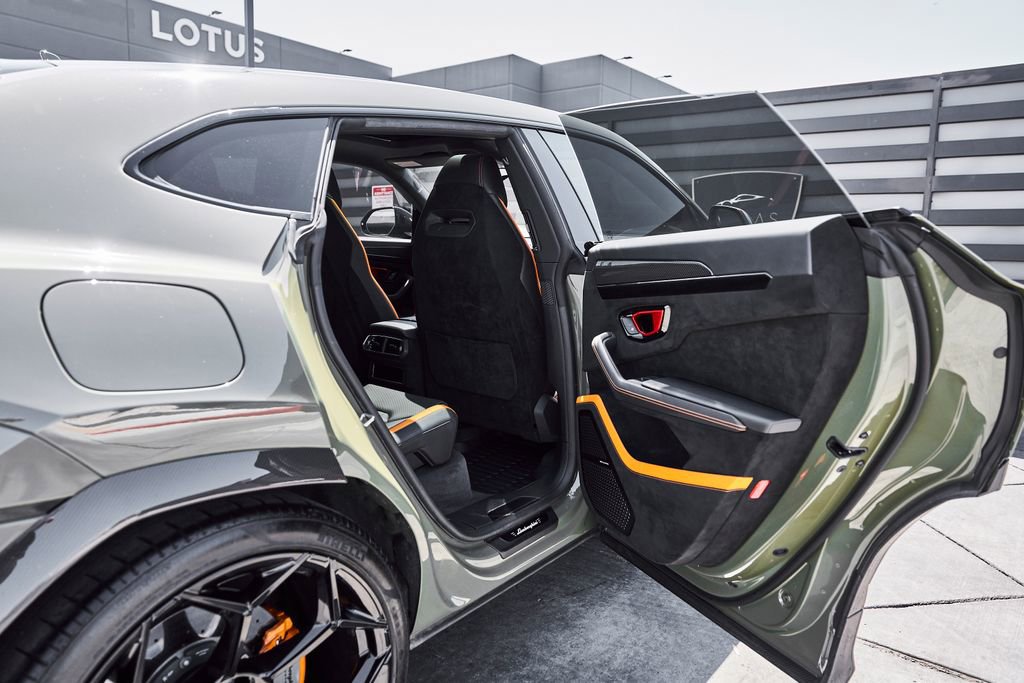 Used 2023 Lamborghini Urus Performante AWD/4WD image 34