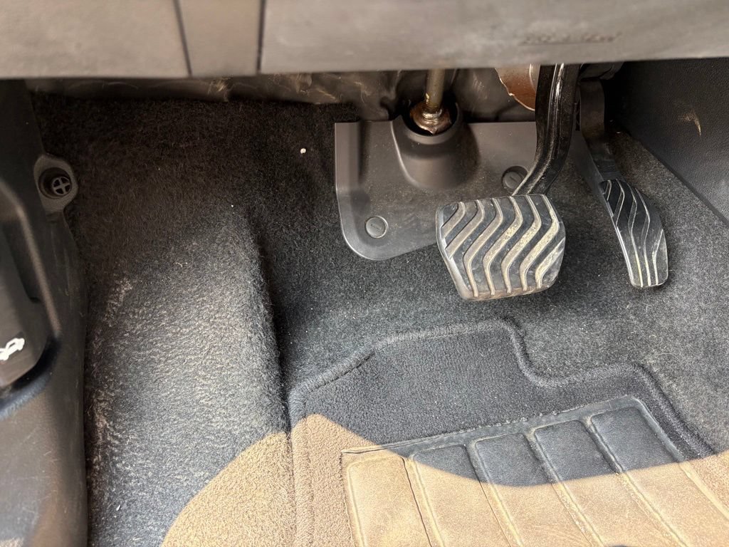 Used 2024 Nissan Rogue S AWD/4WD image 12