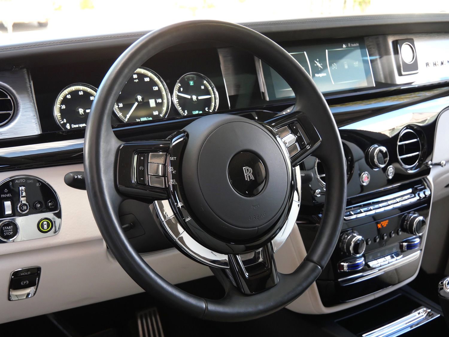 Used 2024 Rolls-Royce Phantom Extended Wheelbase w/ The Phantom Package RWD image 25