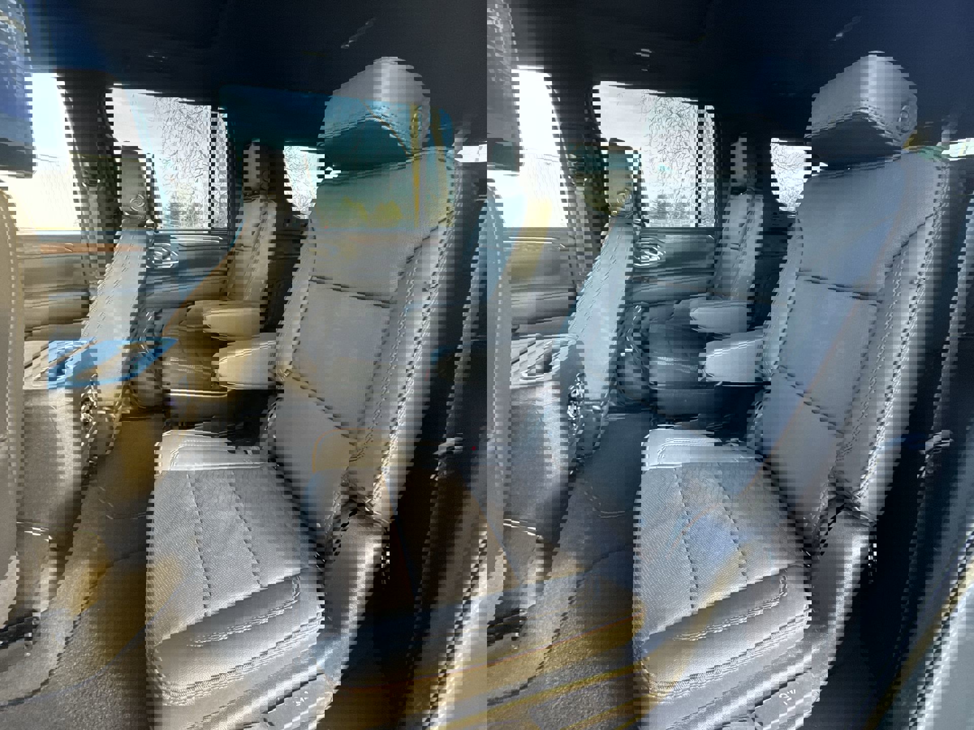 Used 2024 Chevrolet Suburban High Country w/ Advanced Technology Package image 23