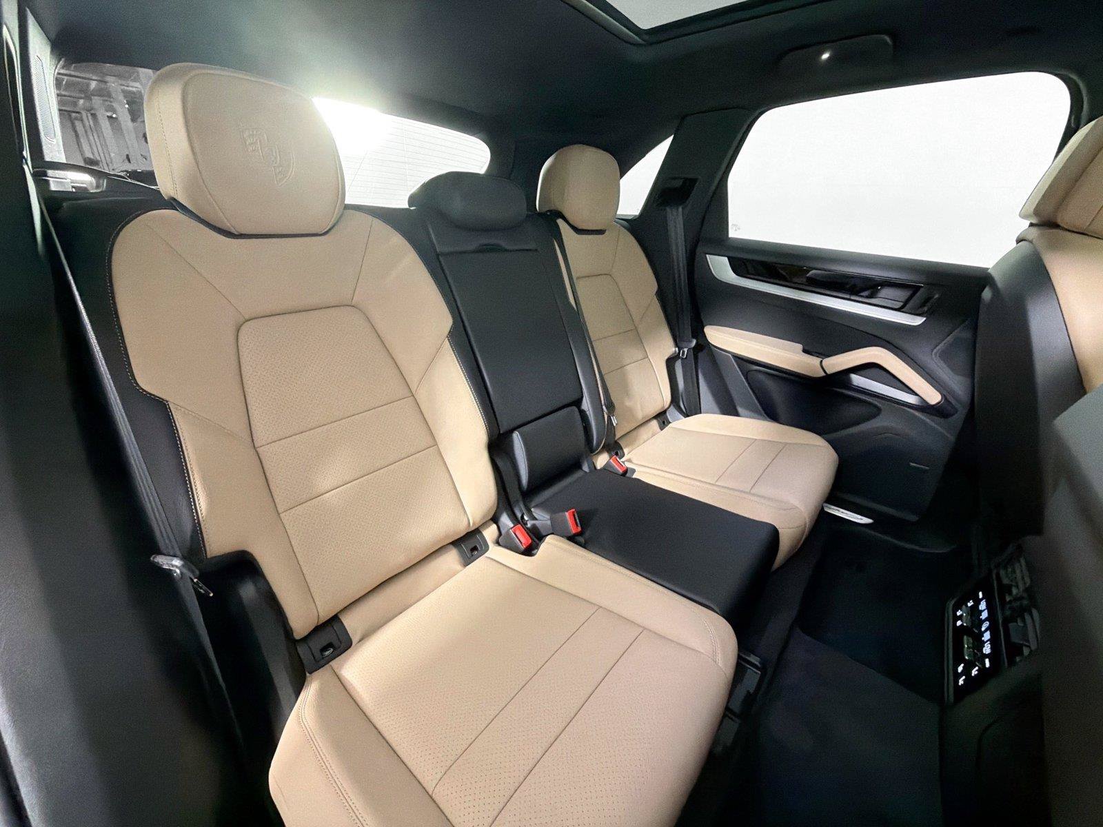 Certified 2026 Porsche Cayenne AWD/4WD image 25