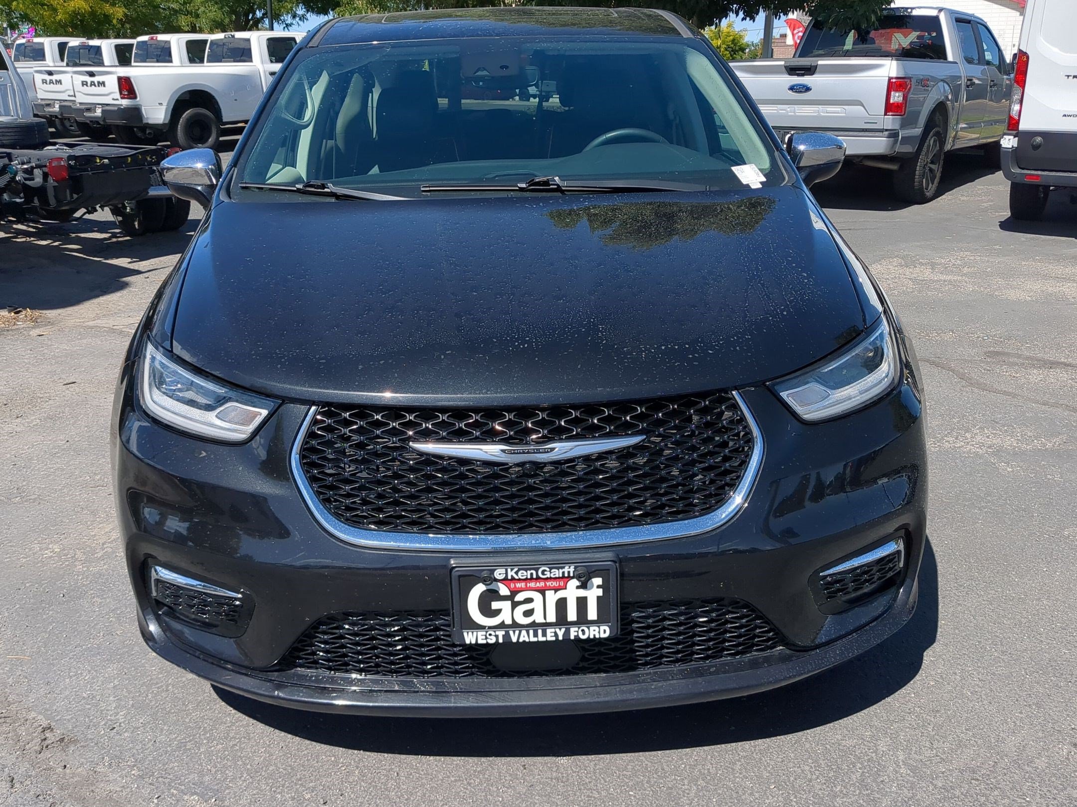 Used 2023 Chrysler Pacifica Limited FWD image 11