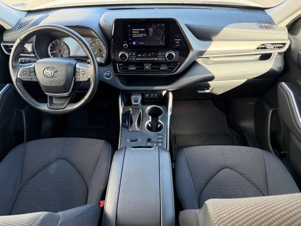 Used 2023 Toyota Highlander LE image 12