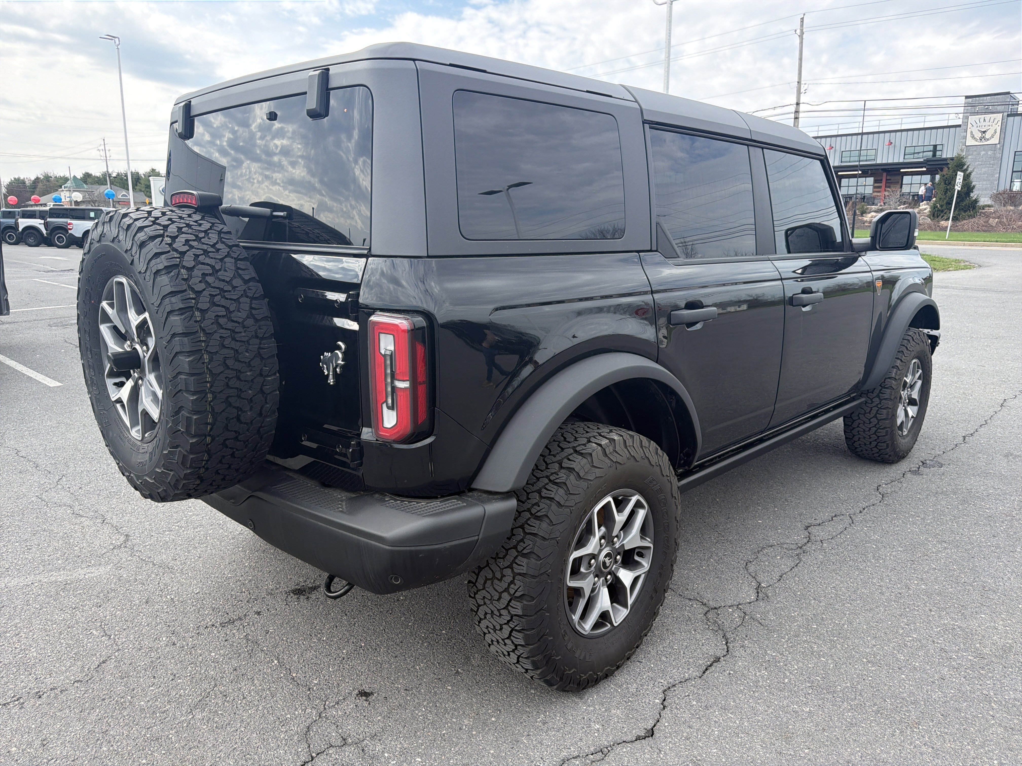 Used 2024 Ford Bronco Badlands image 3