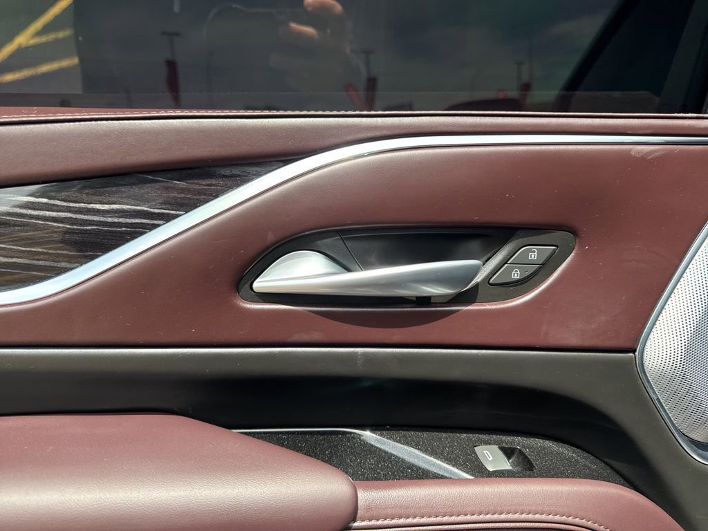 Used 2023 Cadillac Escalade ESV V AWD/4WD image 40