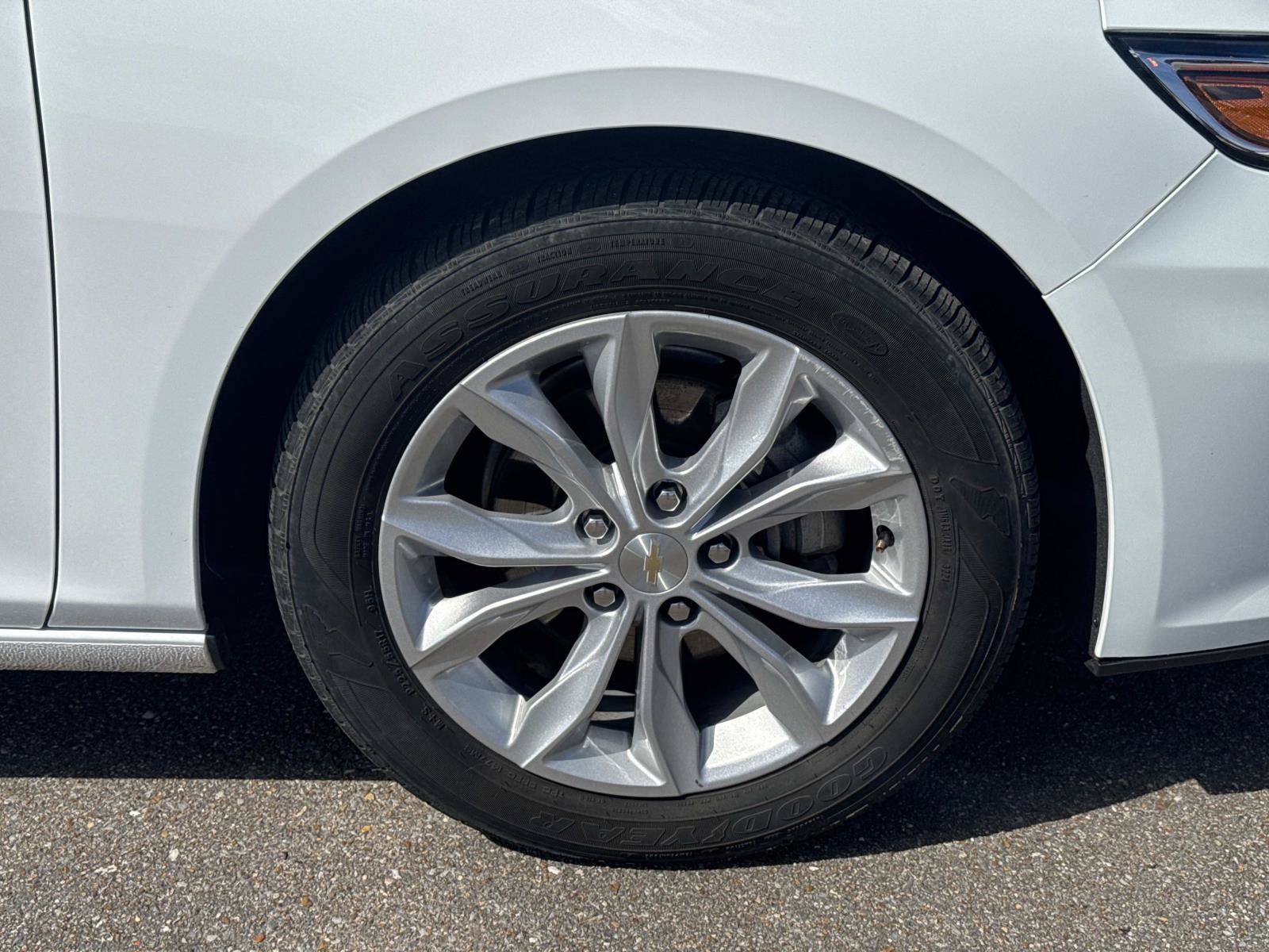 Used 2025 Chevrolet Malibu LT FWD image 4