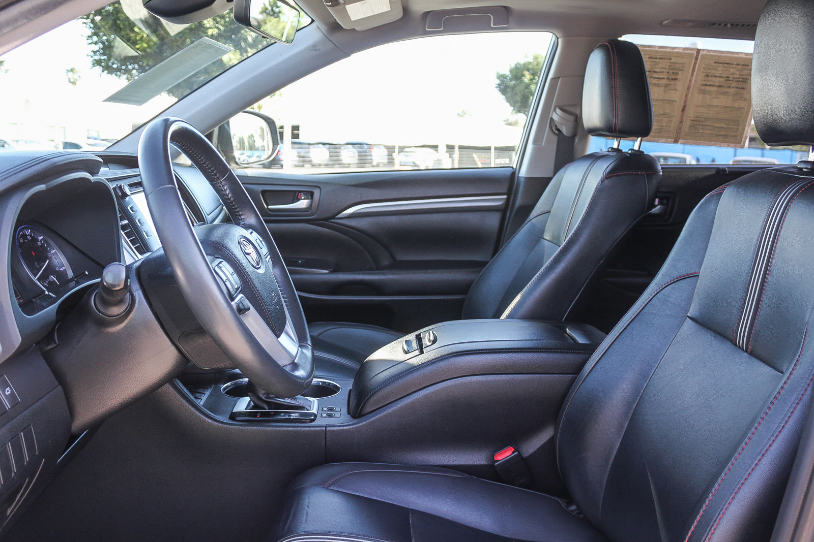 Used 2019 Toyota Highlander SE image 19