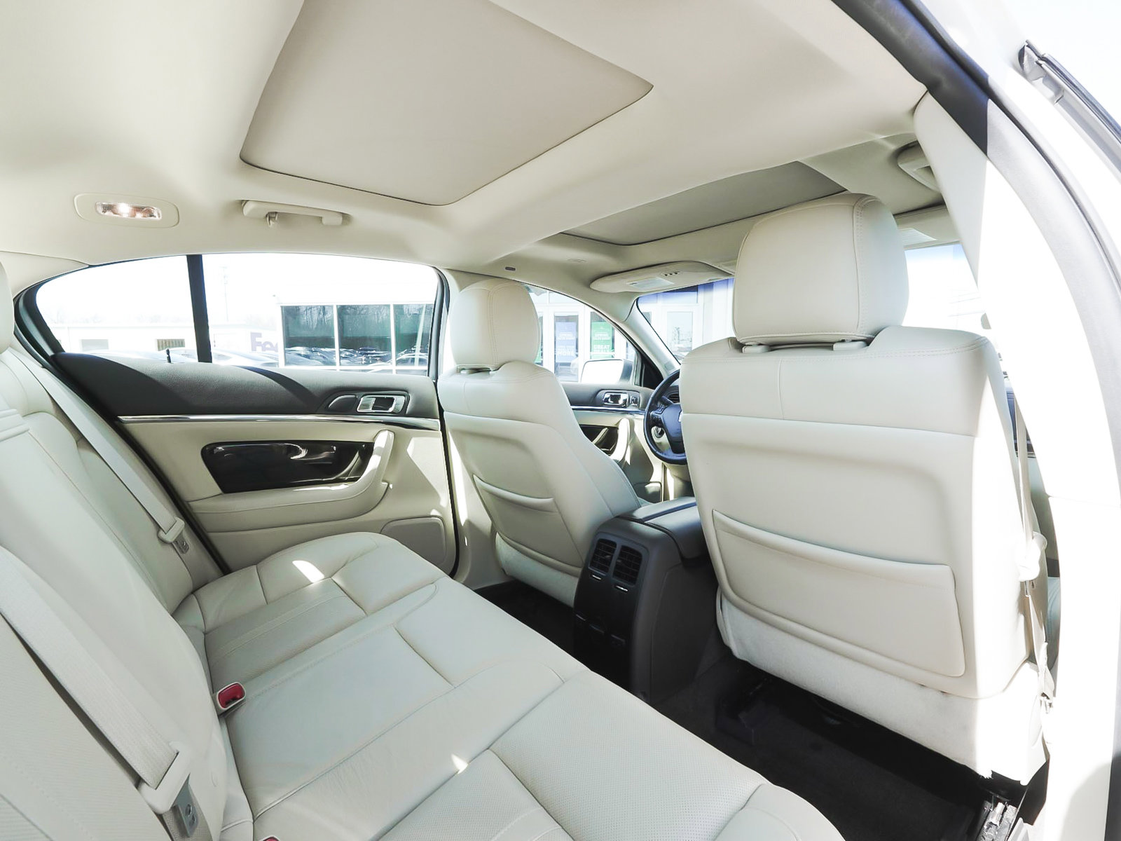 Used 2013 Lincoln MKS AWD image 40