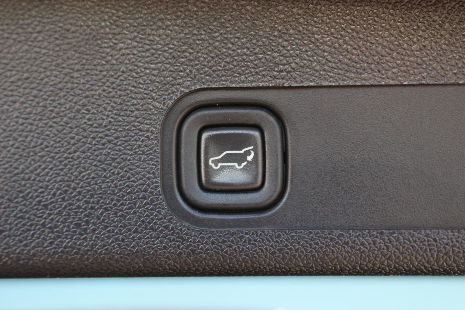 Used 2012 Chevrolet Suburban LTZ image 13