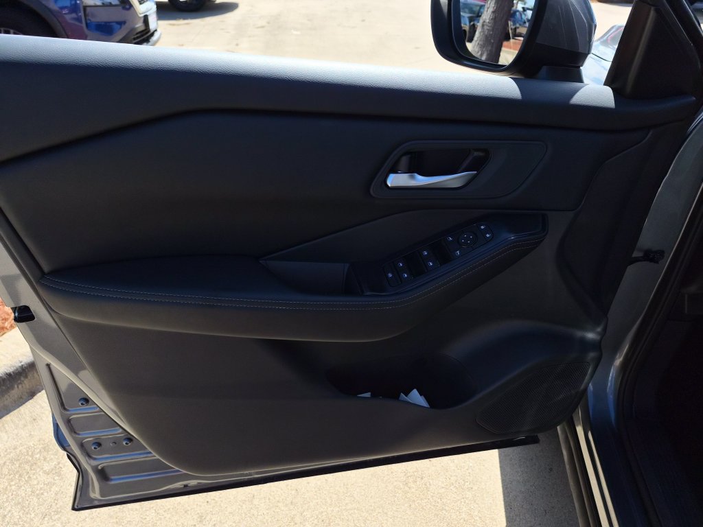 Certified 2026 Nissan Rogue SV FWD image 18