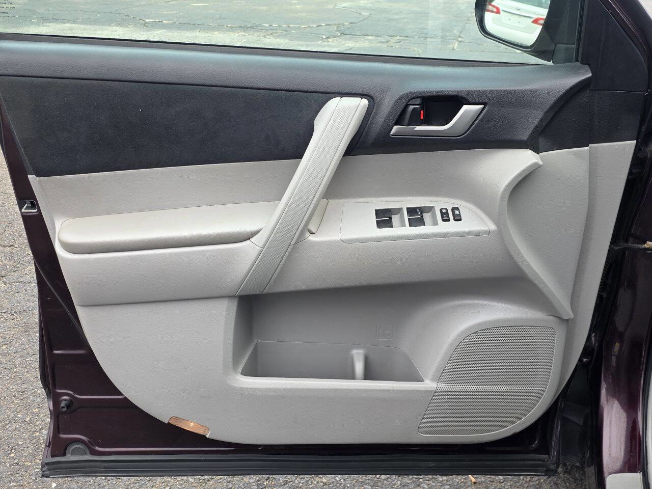 Used 2013 Toyota Highlander Plus image 9