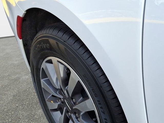 Used 2024 Chrysler Pacifica Select image 9