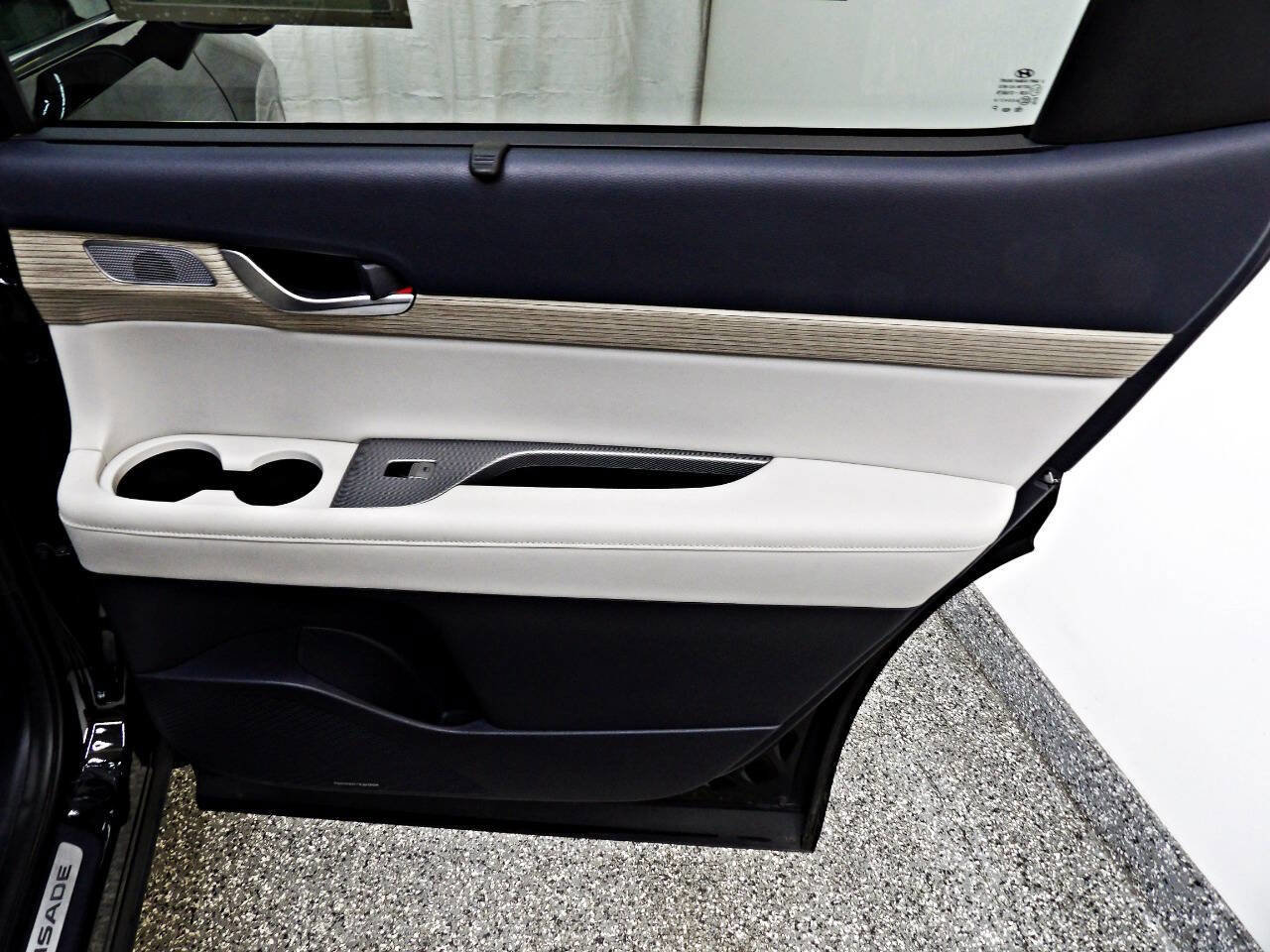 Used 2022 Hyundai Palisade Limited w/ Cargo Package image 13