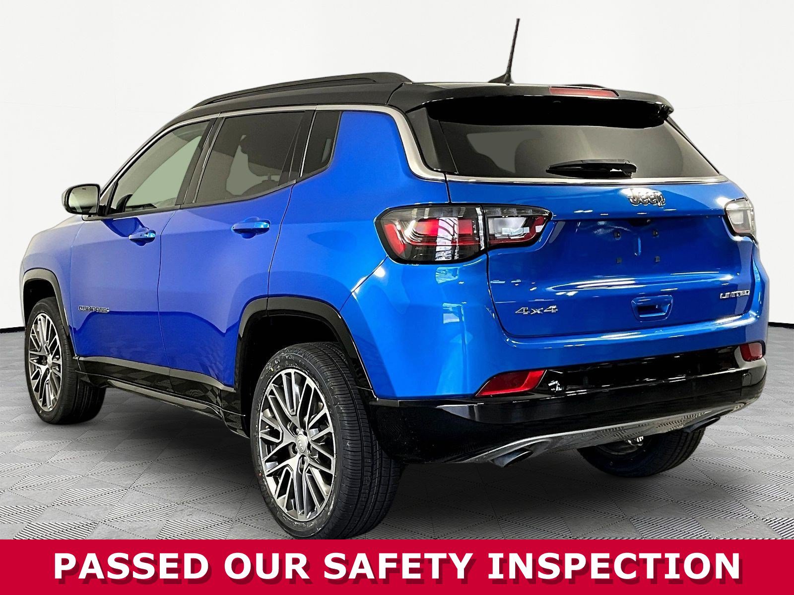 Used 2023 Jeep Compass Limited w/ Elite Group AWD/4WD image 4
