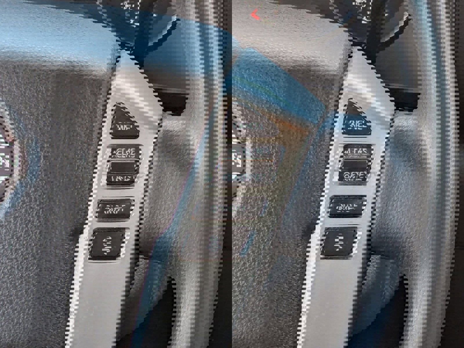 Used 2024 Nissan Titan SV image 21