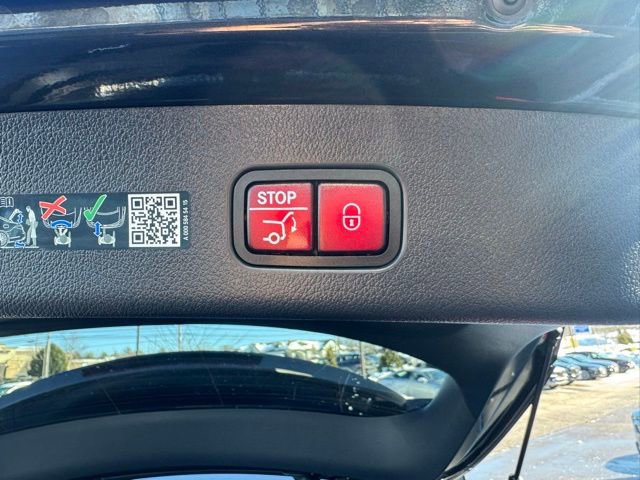 Used 2024 Mercedes-Benz GLC 300 4MATIC image 11