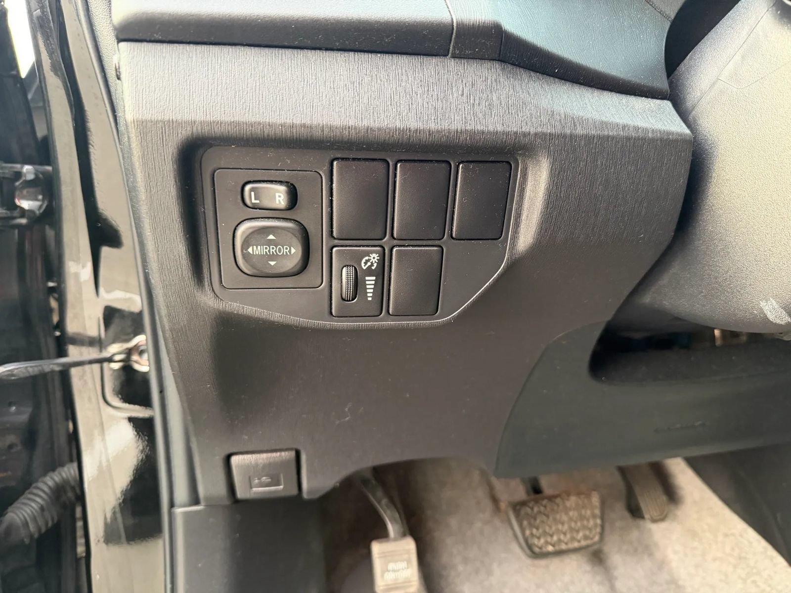 Used 2014 Toyota Prius Four FWD image 23