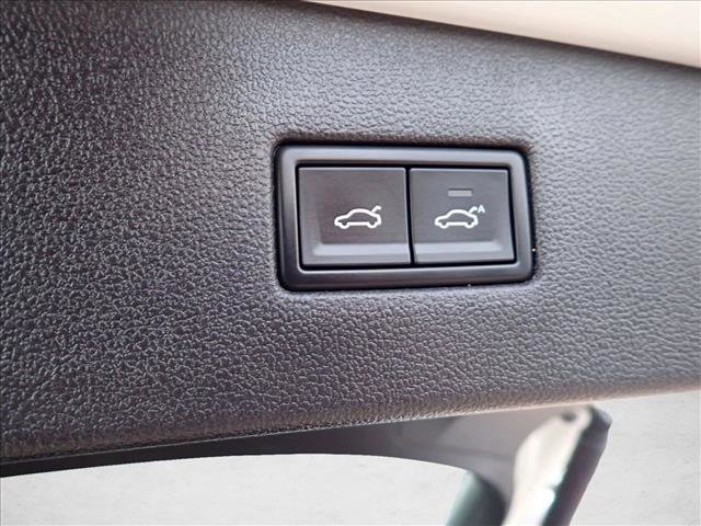 Used 2019 Volkswagen Tiguan SEL Premium image 8