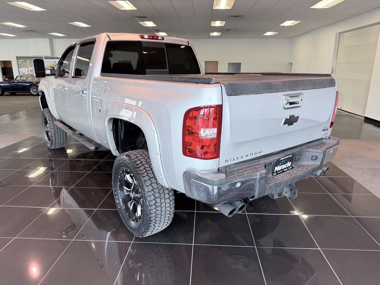 Used 2014 Chevrolet Silverado 2500 LTZ w/ LTZ Plus Package AWD/4WD image 4