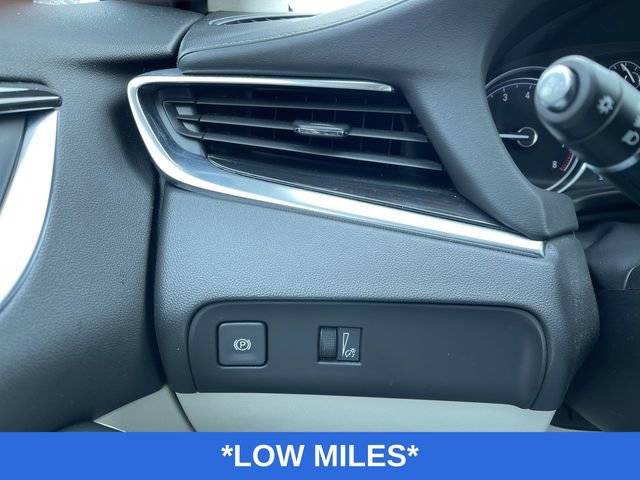 Used 2024 Buick Enclave Essence image 18
