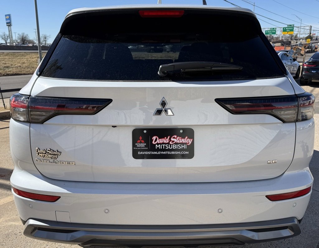 New 2026 Mitsubishi Outlander SE image 6