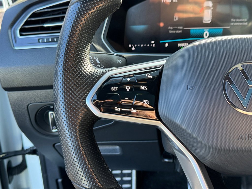 Used 2024 Volkswagen Tiguan SE R-Line image 16