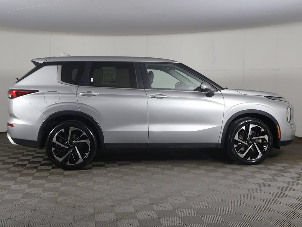 Used 2024 Mitsubishi Outlander SE FWD image 17