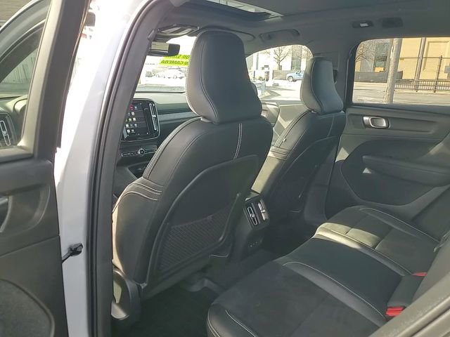 Used 2021 Volvo XC40 P8 Recharge w/ Advanced Package image 31