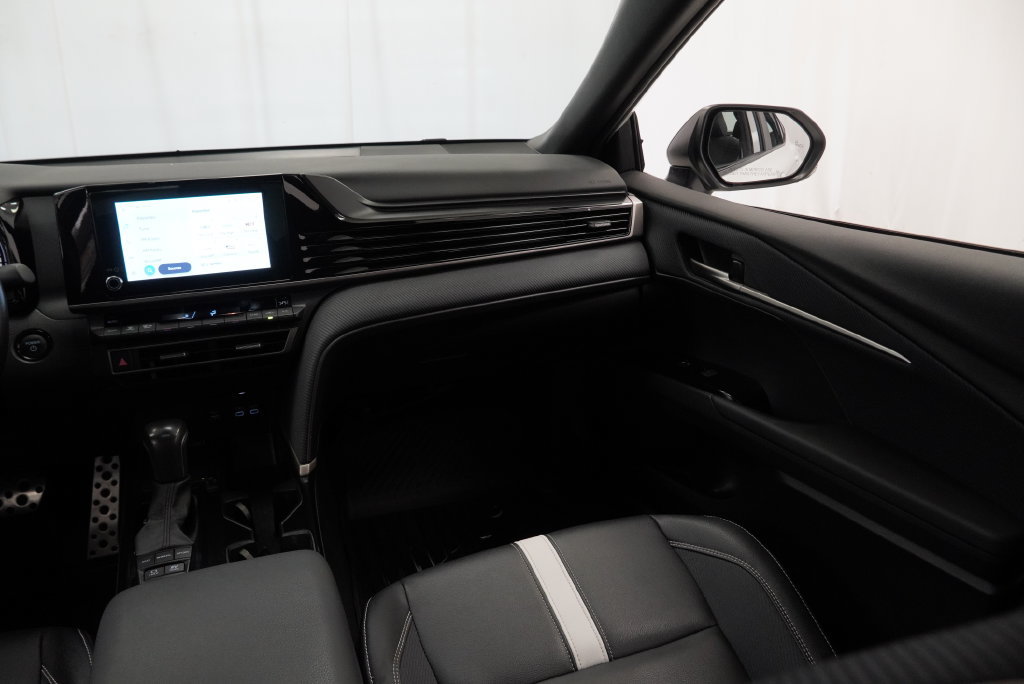 Used 2025 Toyota Camry SE FWD image 11