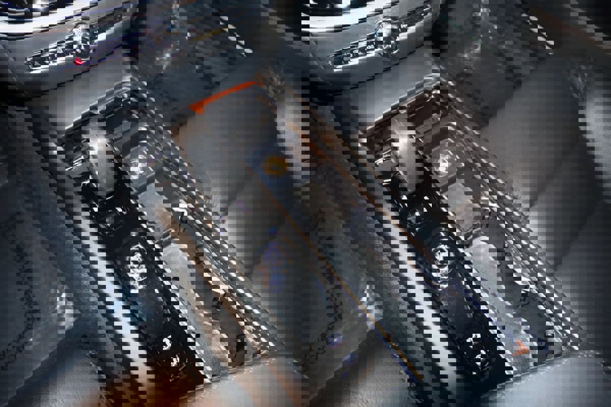 Used 2025 Volvo V60 B5 Cross Country Plus image 38