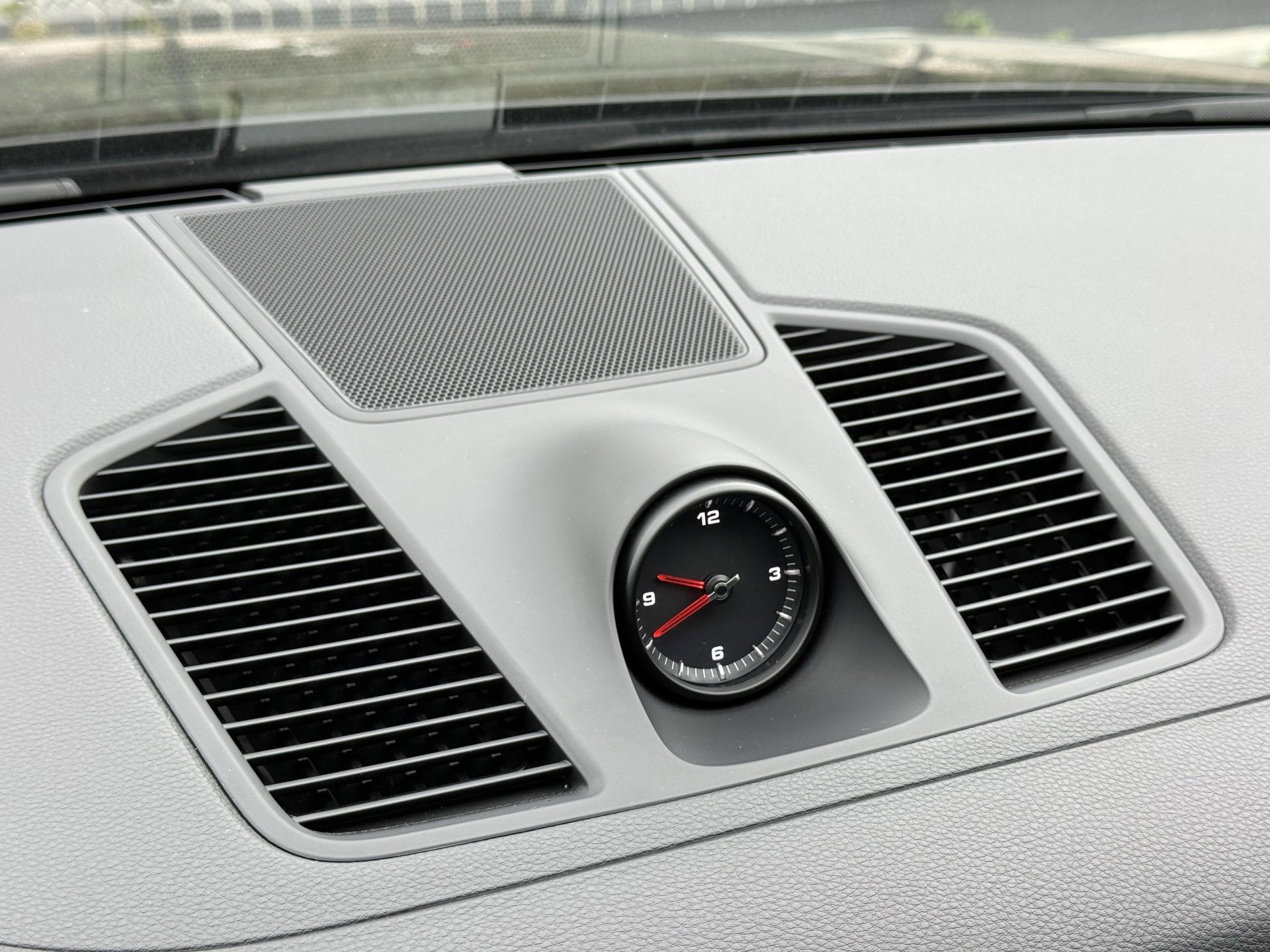 Certified 2022 Porsche Cayenne Platinum Edition image 18