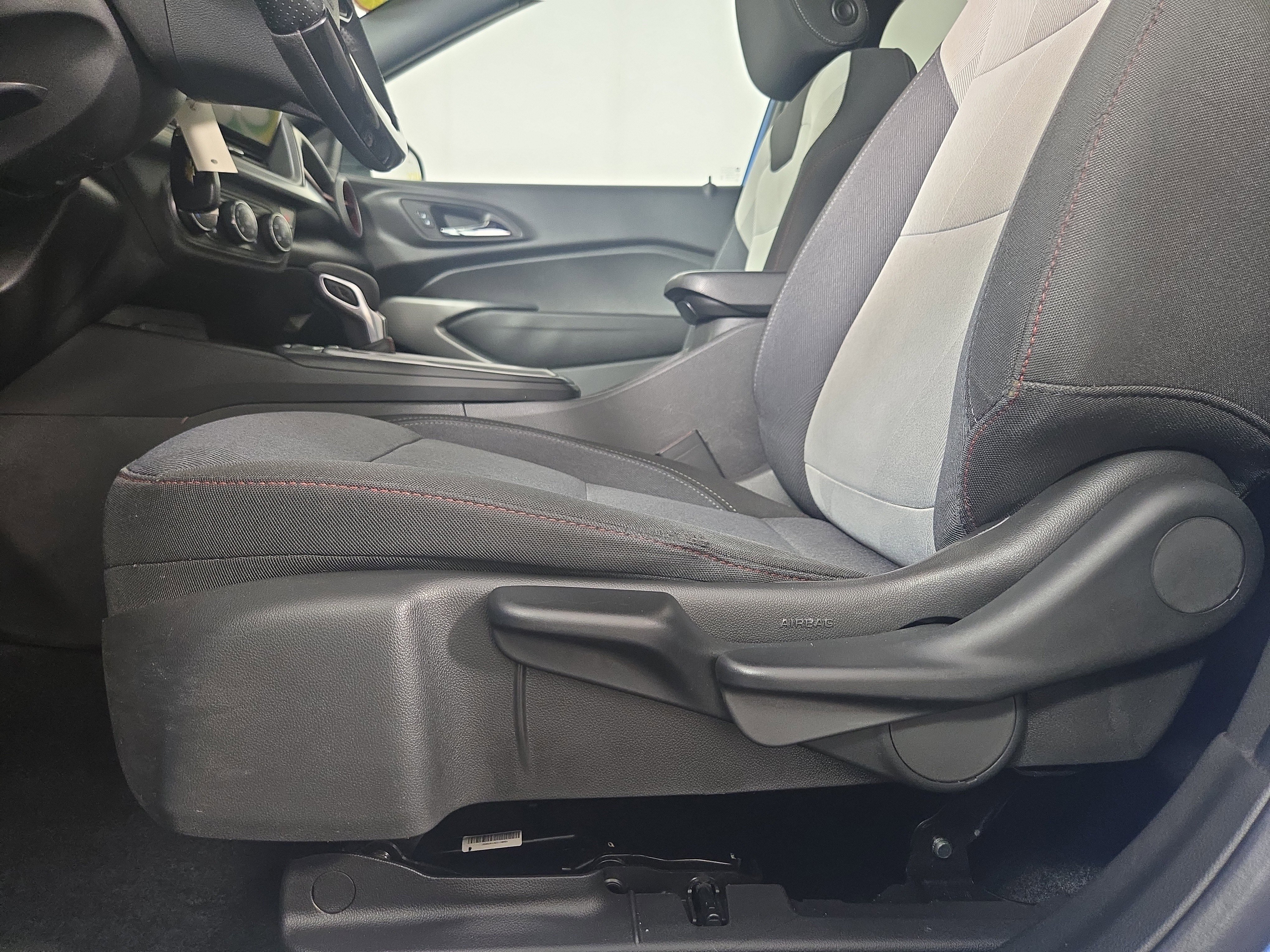 Certified 2024 Chevrolet Trax RS w/ Driver Confidence Package FWD image 28