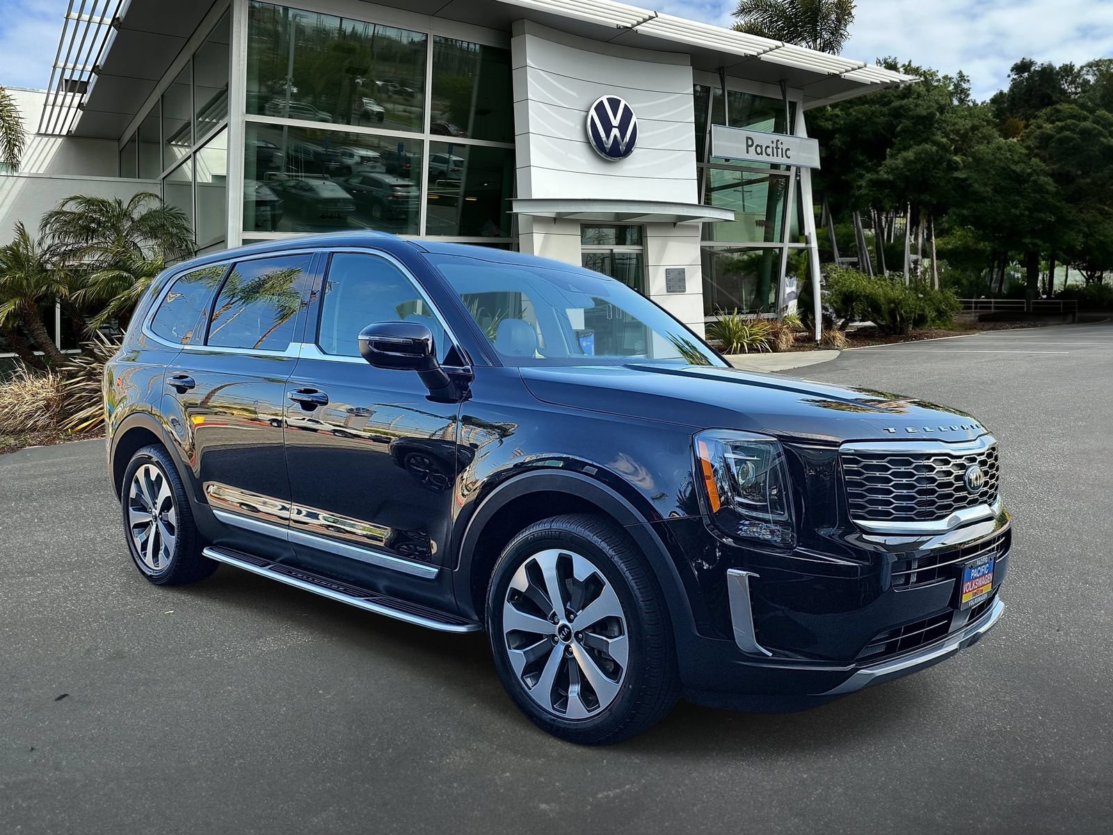 Used 2020 Kia Telluride EX w/ EX Premium Package FWD image 3