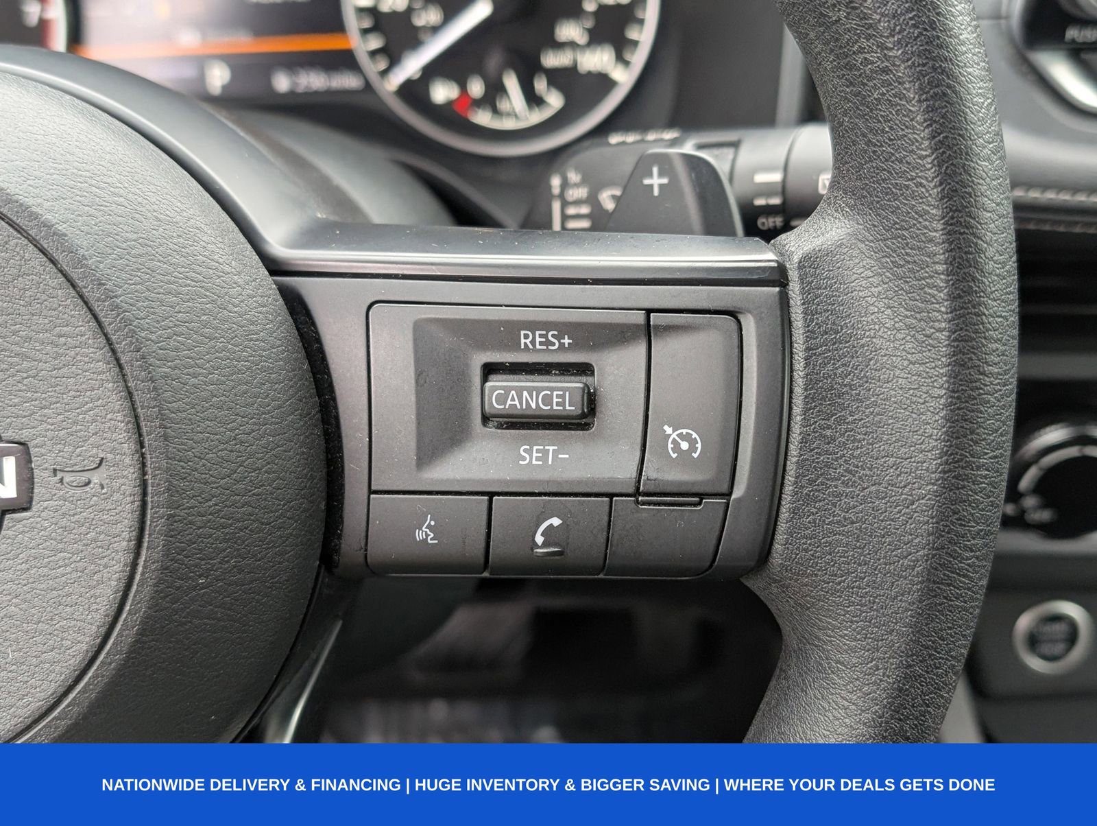 Used 2023 Nissan Rogue S image 30