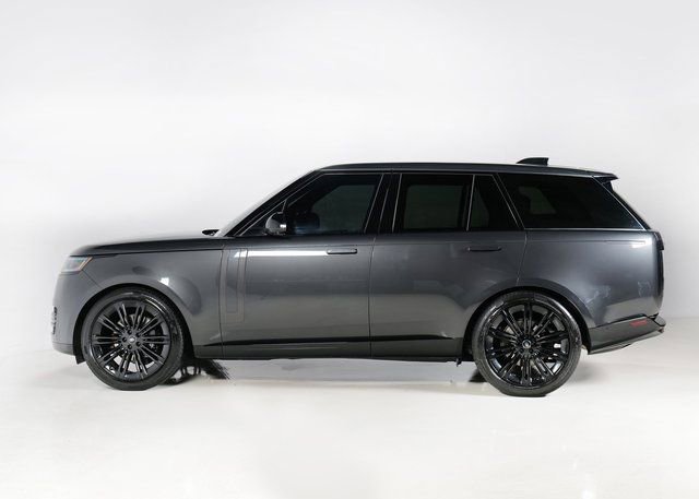 Used 2025 Land Rover Range Rover SE image 6