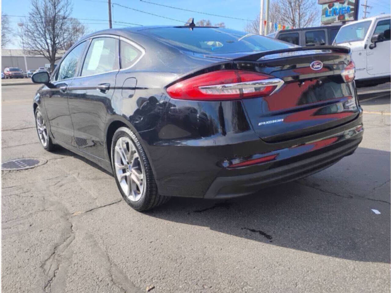 Used 2020 Ford Fusion Titanium image 9